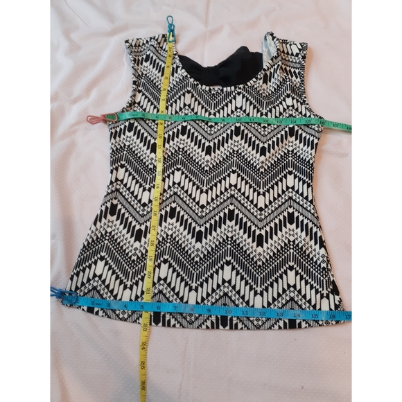 Rue 21 Black and white designed top - Picture 3 of 5